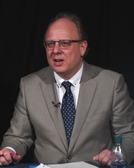 Fred Piasecki speaking at an aerospace event